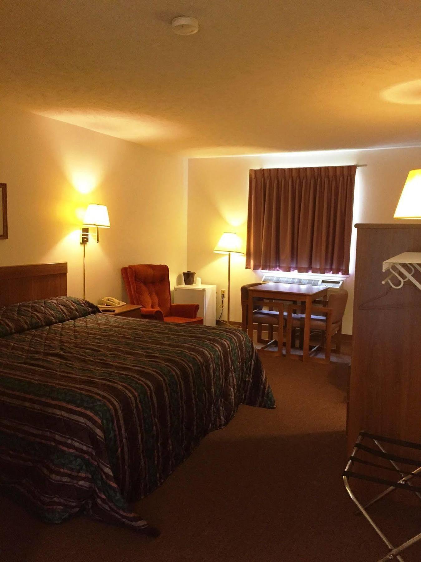 Coronado Motel & Rv Park Lindsborg Exterior photo